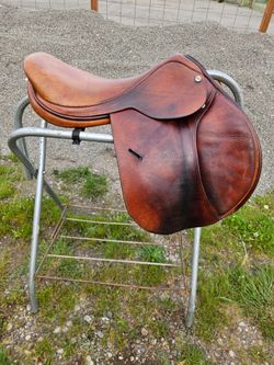 17.5" Calibre Jump Saddle