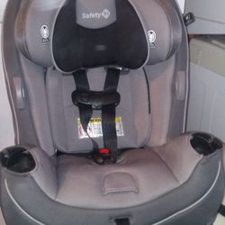 First Act Go To Grow Car Seat CURRENT NOT EXPIRED 