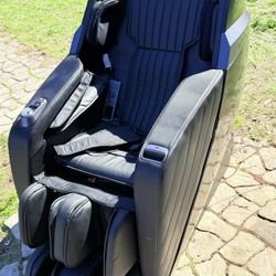 Insignia™ - 3D Zero Gravity Full Body Massage Chair - Black Model: NS-MGC600BK2 SKU: (contact info removed)