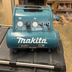 Makita Quiet Series 1-1/2 HP 3 Gallon Oil-Free Electric Air Compressor