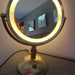 Conair Lighted Makeup 10X Magnifying Mirror / Vanity Mirror 