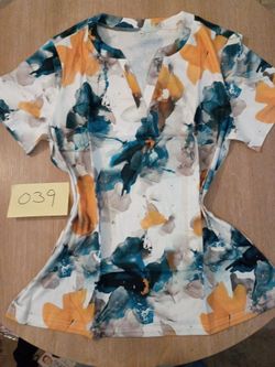 Women's Floral Print V-Neck Top
