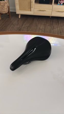 Specialized 155 mm flared saddle