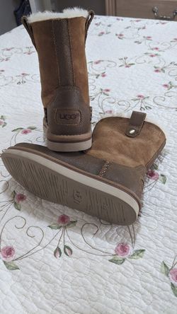 UGG