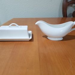 Gravy boat and butter dish/Set Para La Mantequilla Y Gravy