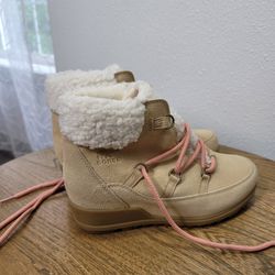Sorel WOMEN'S EVIE COZY LACE BOOTIE
9 size
