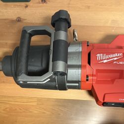 Milwaukee. FUEL 1”D Impacts wrench 