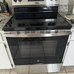 GE stove NEW / Never Used 