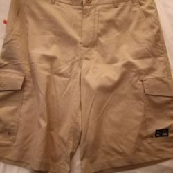 Barely Used Salt Life "La Vida 22" Outseam Cargo Shorts (Men's Size 32)