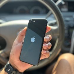 iPhone SE 128GB UNLOCKED 