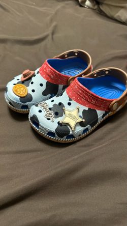 Crocs size 1 woody