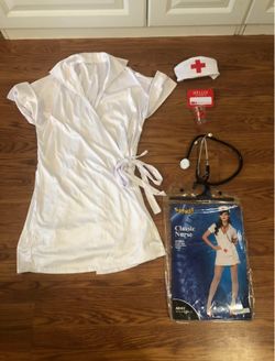 classic nurse Halloween costume adult xl doesnt have the apron but has bonus name tag and shot glass