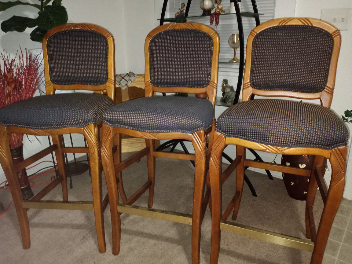 REDUCED.... 3 HIGH END BAR STOOLS.. SOLID WOOD.. GORGEOUS .. Excellent Condition 