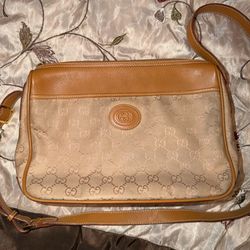Authentic Vintage GUCCI GG Supreme 1980s Mint Condition Adjustable Crossbody Bag