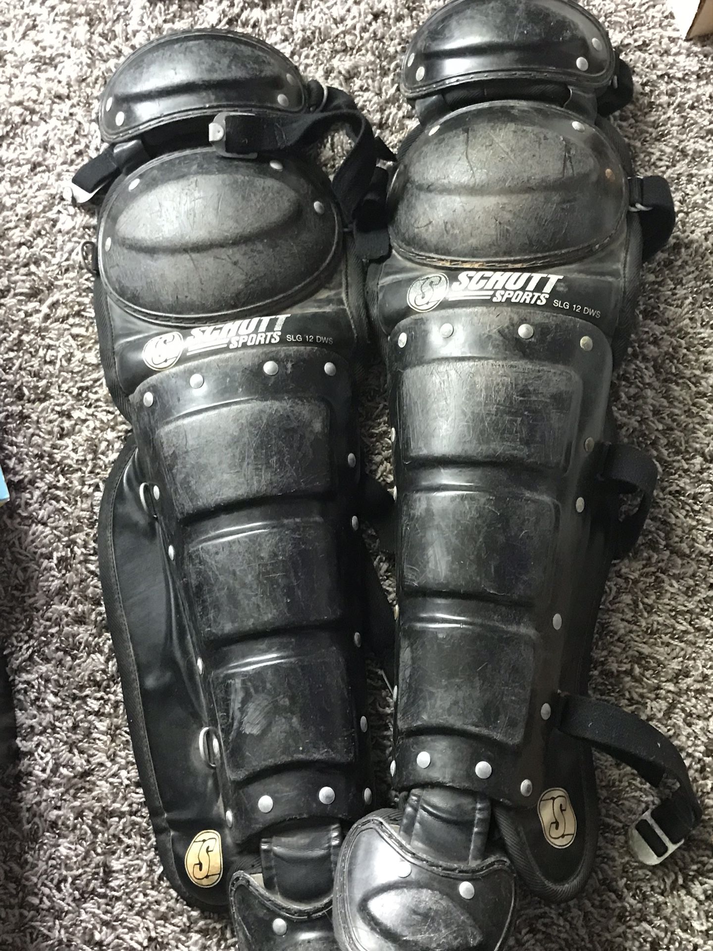 Schutt slg12dws catchers shin guards baseball/softball for Sale in Glen