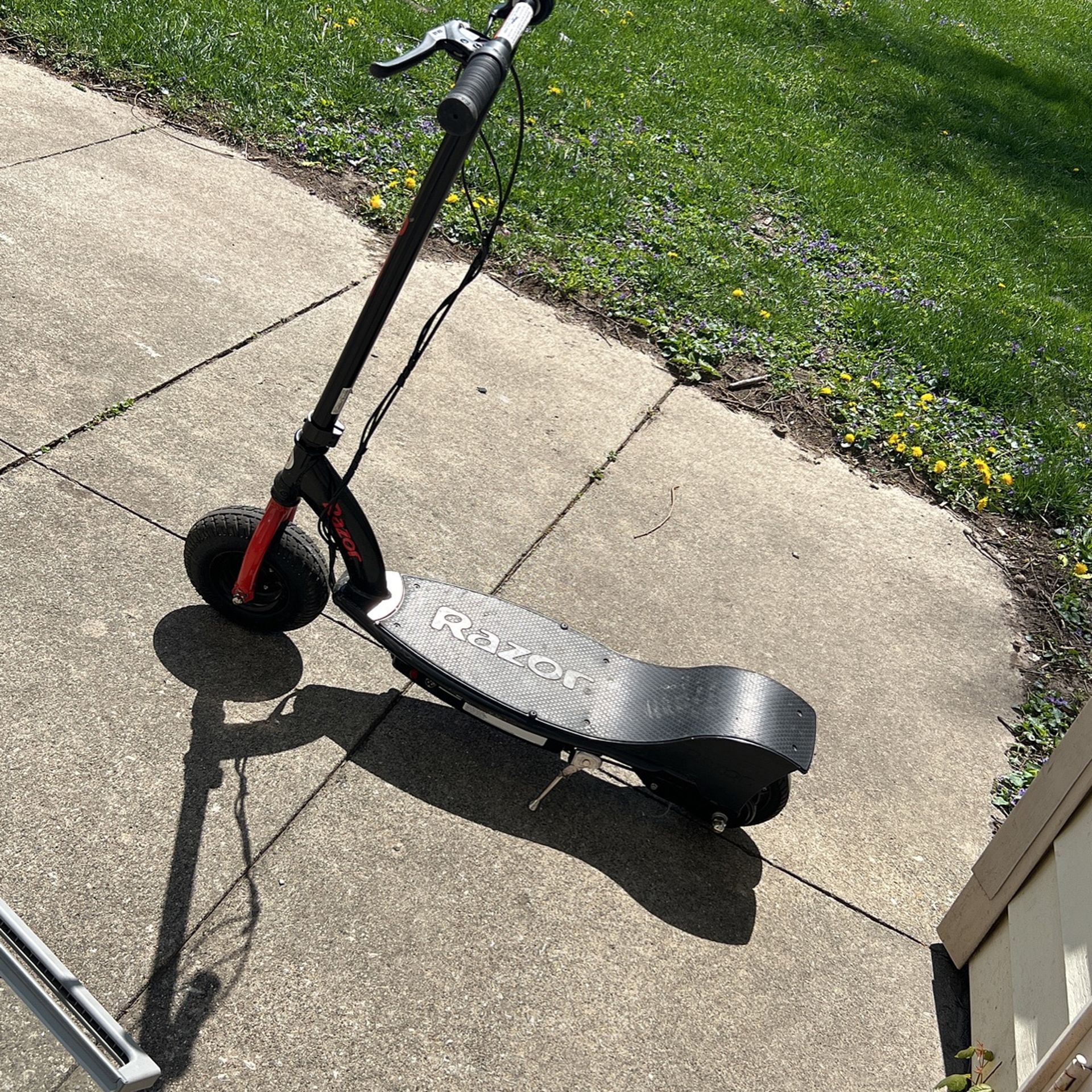 E300 HD RAZOR SCOOTER 