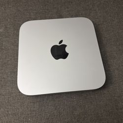 Apple - Mac mini Desktop - M2 Chip - 8GB Memory - 256GB SSD - Silver
