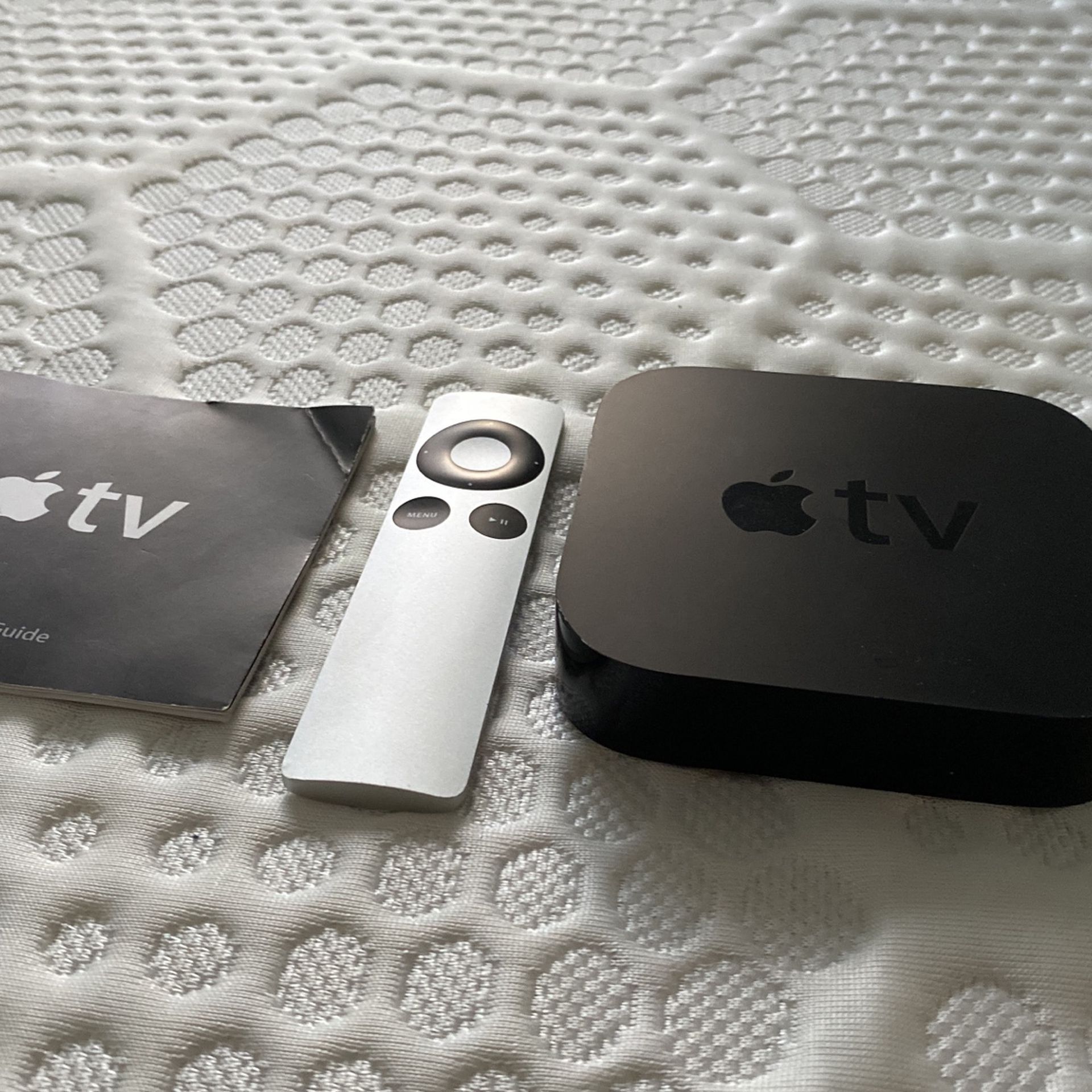 pilfer belastning Vred BARELY USED - Apple TV 2nd Gen. With All Cables, Remote & Manual for Sale  in Fort Lauderdale, FL - OfferUp