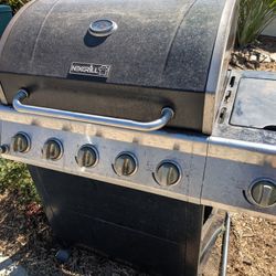 FREE METAL Gas  GRILL BBQ FREE