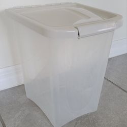 10-Pound Food Container with Fresh-Tite Seal  white