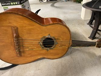 Guitarrón Cliserio Vásquez