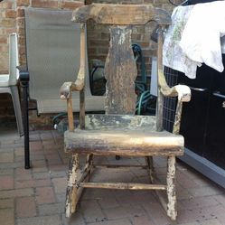 ANTIQUE ROCKING CHAIR