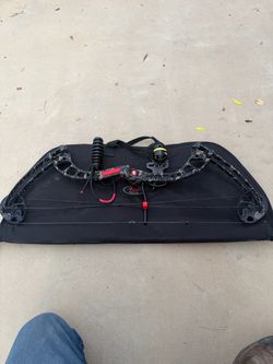 PSE 30-40# Compound Bow with case and Accessories