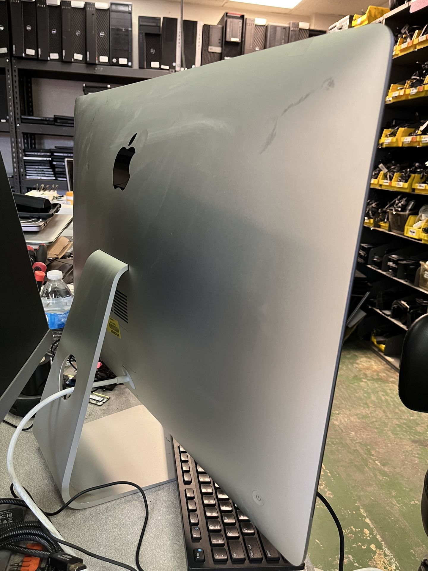 iMac retina 5k 27-inch late 2013 I5 @ 3.2 Ghz 8GB RAM 1TB Sata Disk macOs Catalina Version 10.15.7