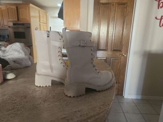 Size 41 Combat Boot 10$