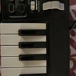 MIDI keyboard 