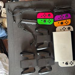 Nintendo Switch Oled (WITH JOYCONS AND GRIPS INCLUDED)