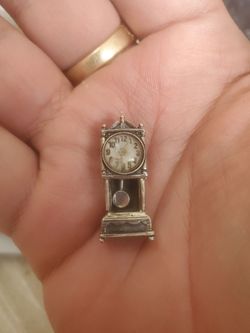 925 Solid Sterling Silver Vintage Pendant BEAU Classic Grandfather Clock Charm