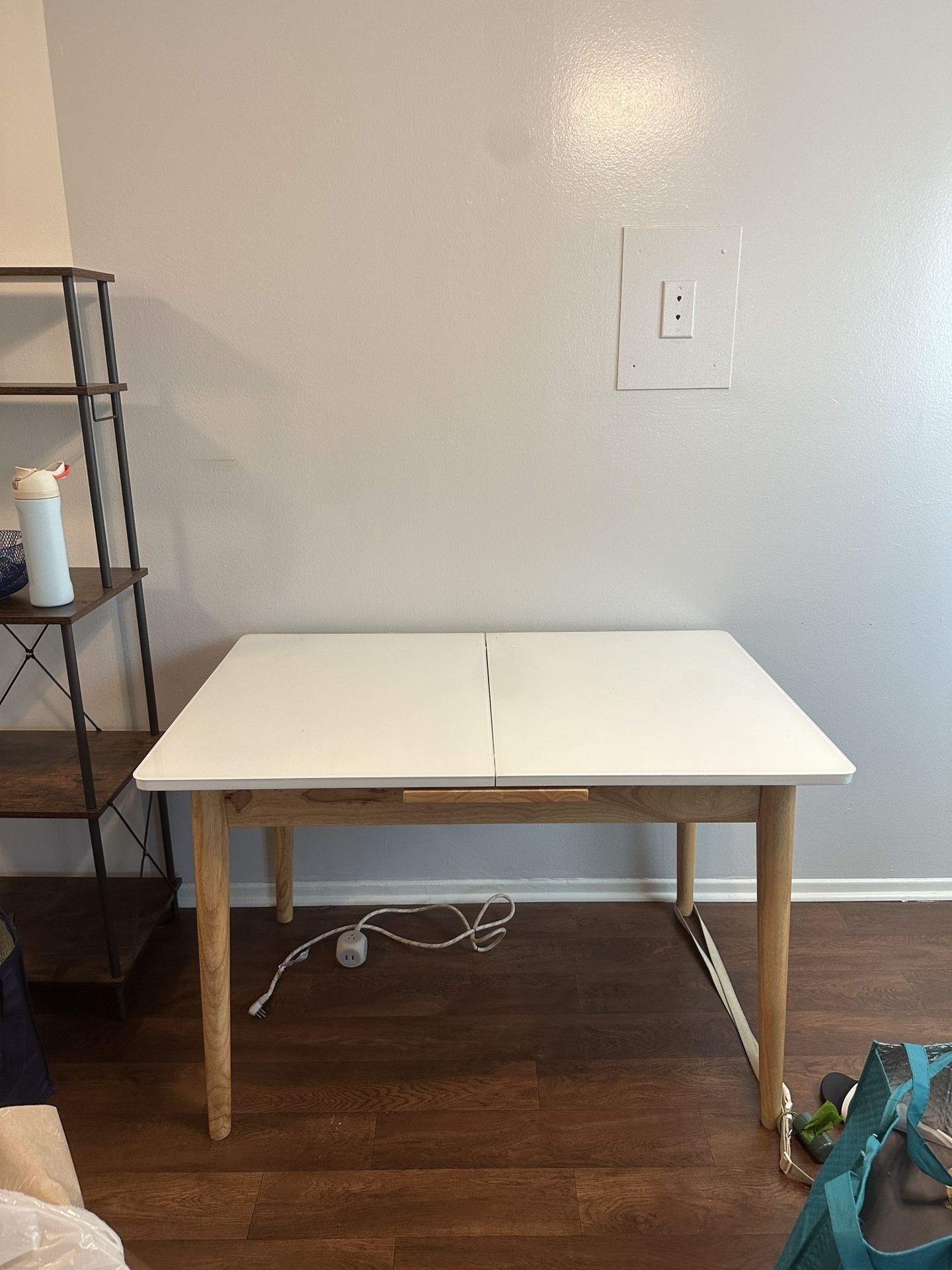 extendable dining table
