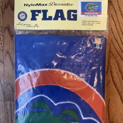 Florida State Gators 3x5 Ft. Officially Licensed NCAA NyloMax Decorative Flag. Condition is brand new/never. There is some light wear on the packaging