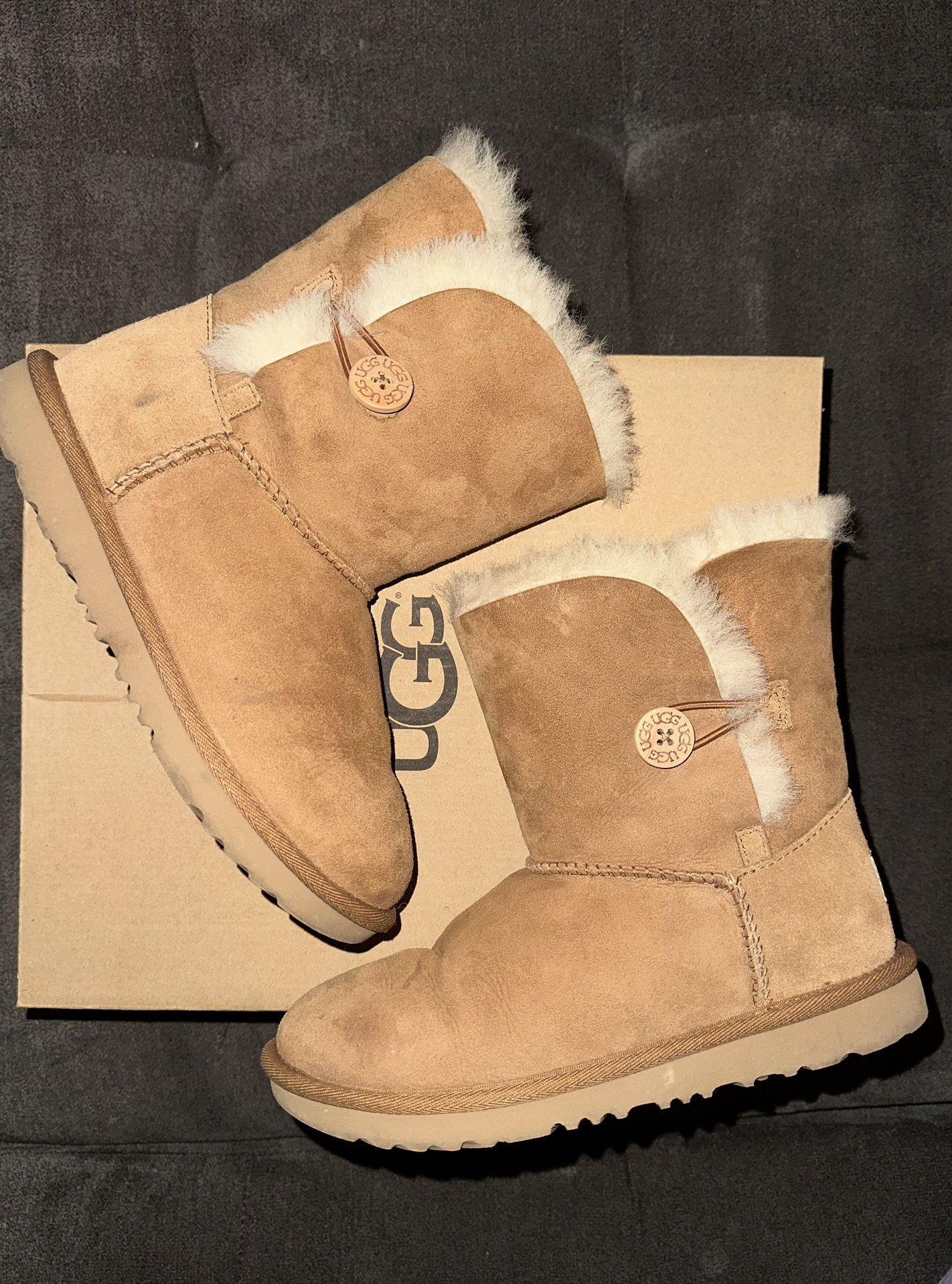 Uggs Kids Size 4 Chestnut Color
