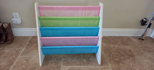 Small Kids Bookshelf