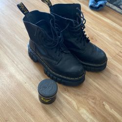 Doc Martens Boots (women's size 7) USED