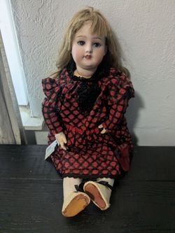 Antique French Bisque Doll SFBJ 60 Paris 22.5"
Large Size 9 - Rare Flirty Eyes With Wardrobe Lot