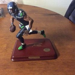 Danbury Mint Russel Wilson Statue Mint Cond.