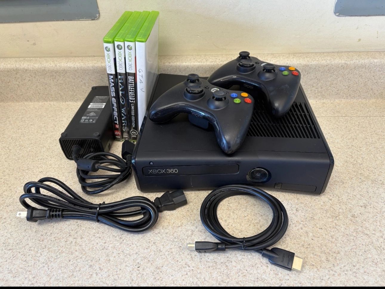 Microsoft Xbox 360S  Slim 4GB/ 500GB Bundle, 2 Controllers, 4 Games