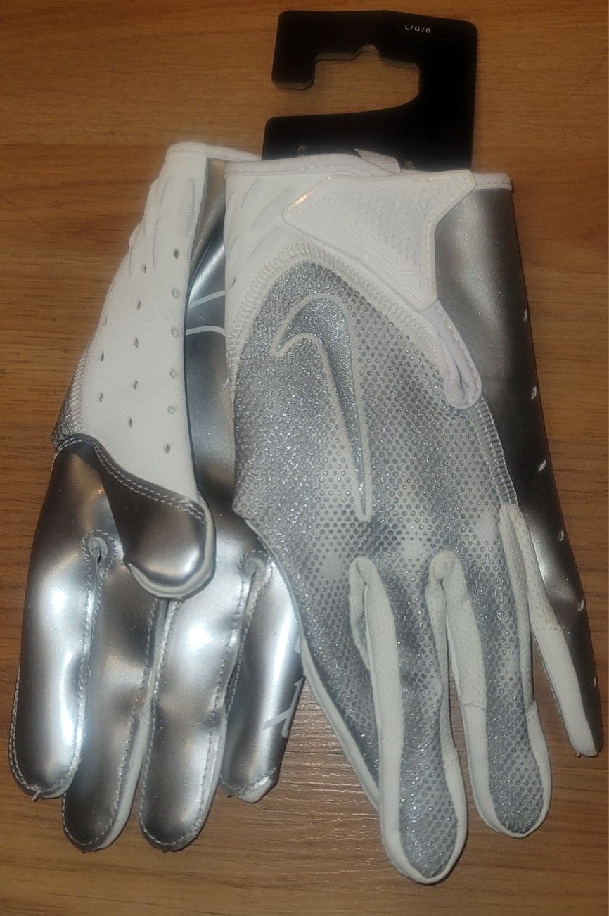 Brand New Nike Vapor Jet 7.0 White Metallic Silver Football Gloves