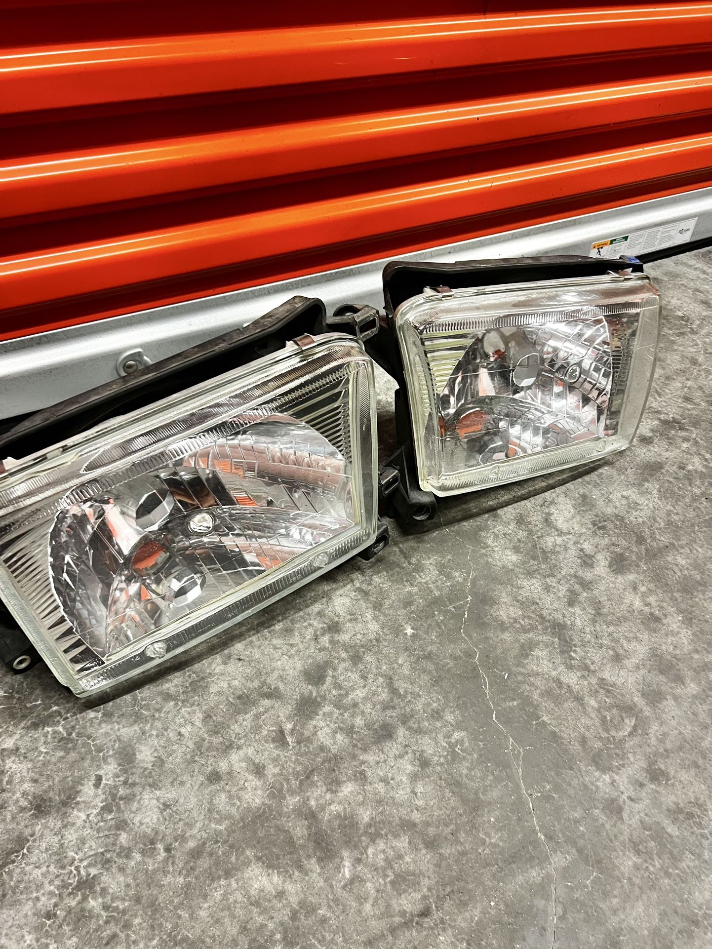 3rd gen 4runner headlights 99-02 