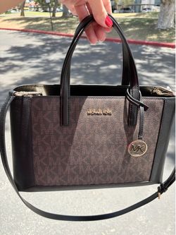 Authentic  Mk  hand bag with strap