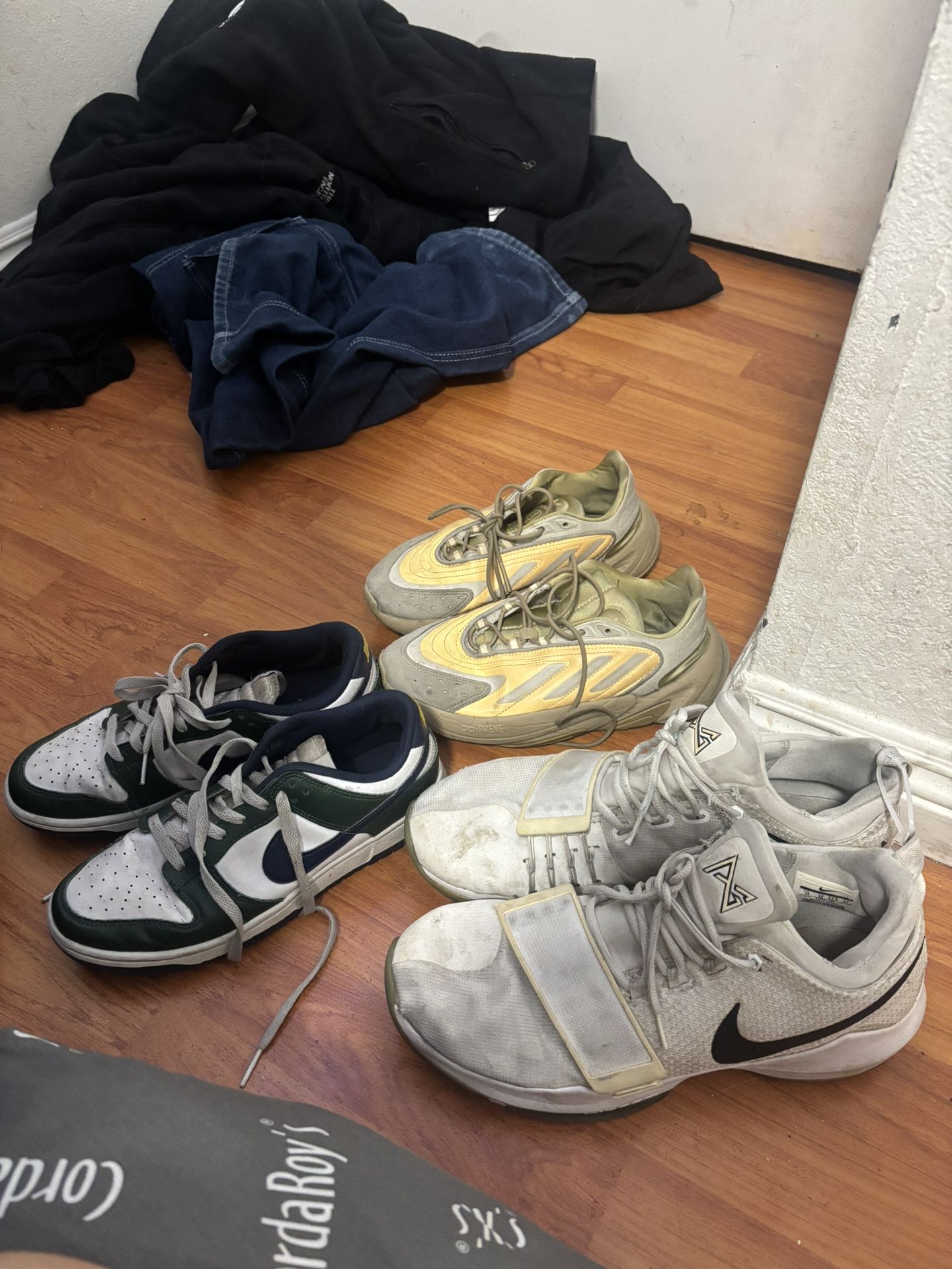 Nike,Yeezy Shoe Bundle!