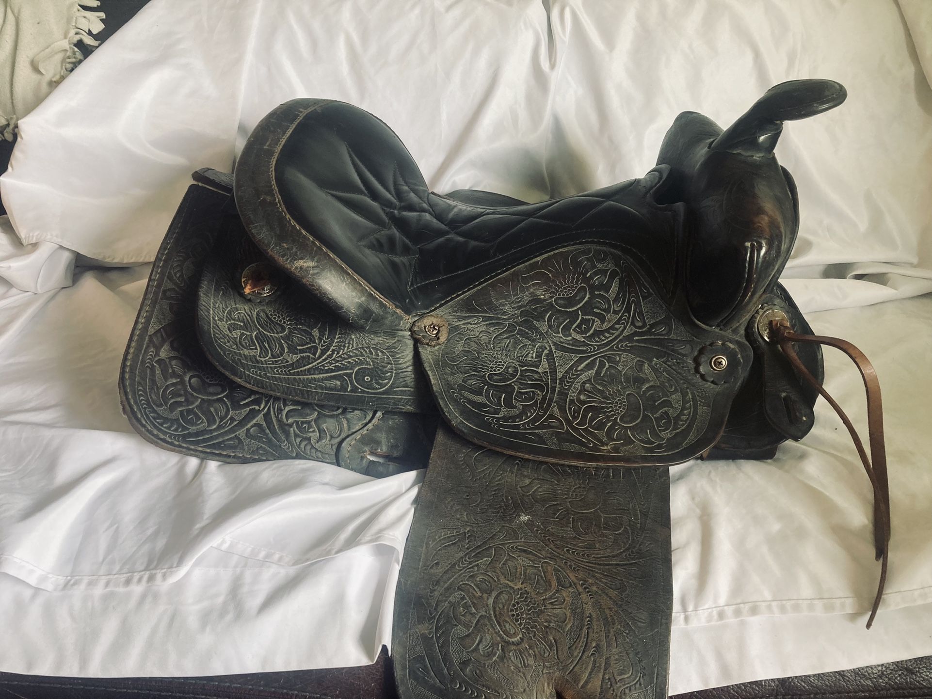 Horse Saddle 15” Beautiful Leather