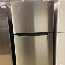 Frigidaire 30 in.  20 cu.ft. Top Freezer Refrigerator 
