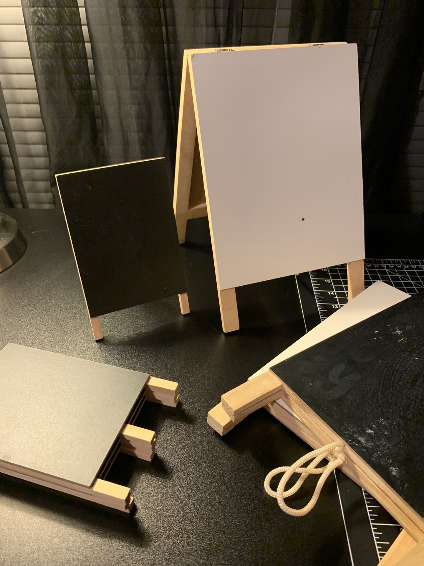 Chalkboard and Whiteboard Easels