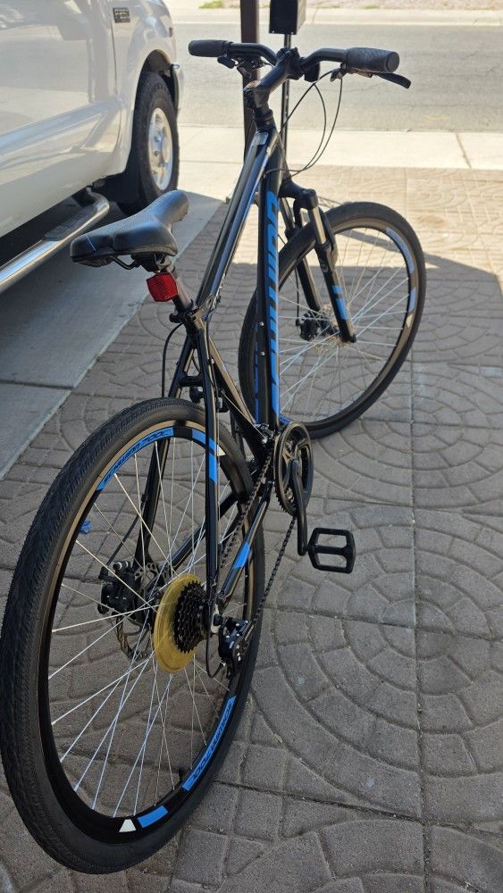 GTX2 SCHWINN 700C Moutain Bike.