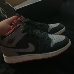 Jordan 1 Mid Bred Shadow 