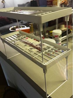 Stackable plastic shelves